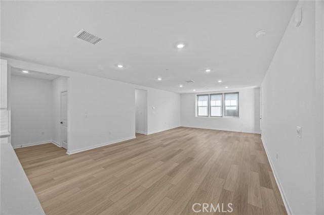 Detail Gallery Image 10 of 36 For 6137 Valentina Way #201,  Corona,  CA 92880 - 3 Beds | 2 Baths