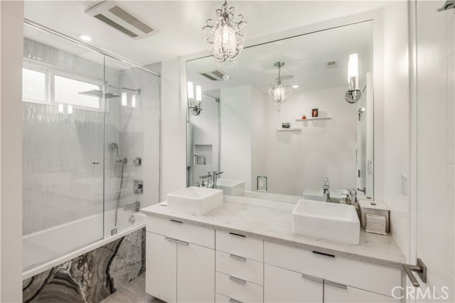 primary bath, upstairs