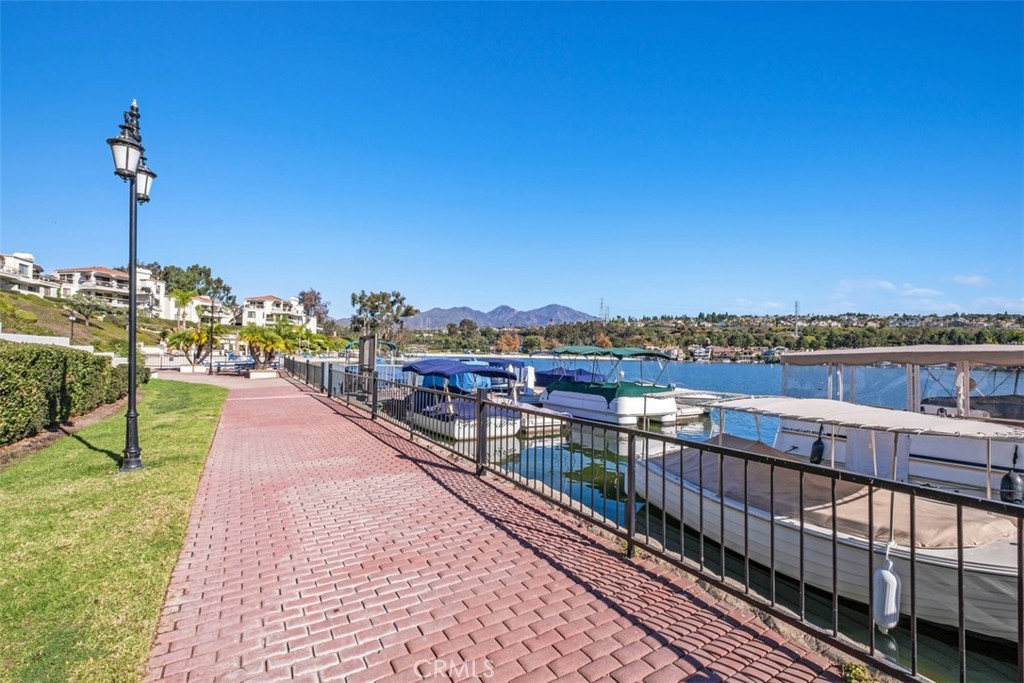 https://media.crmls.org/medias/2fa974a2-ea61-472d-b30a-9660c4a4301b.jpg?preset=X-Large