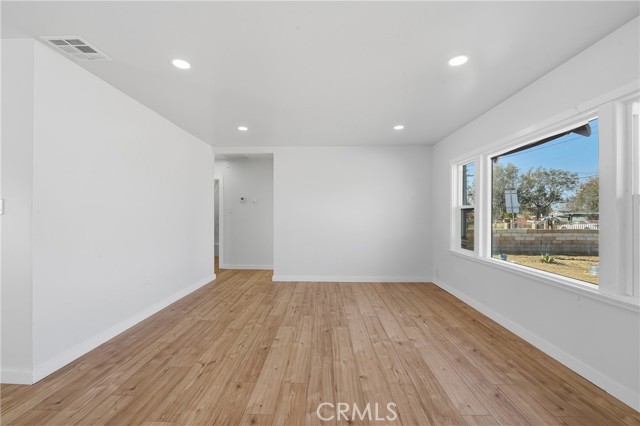 Detail Gallery Image 3 of 25 For 9259 Beech, Fontana,  CA 92335 - 3 Beds | 1 Baths