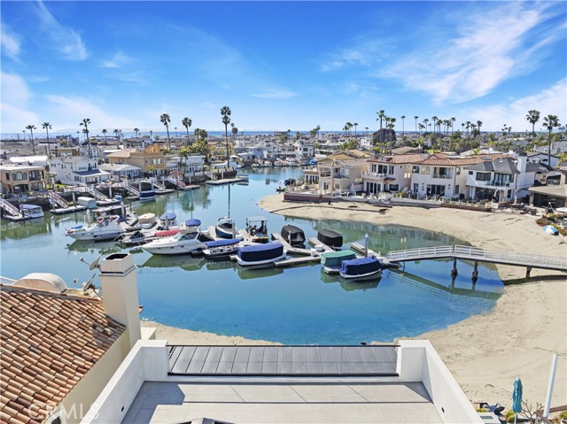 20 Balboa Coves, Newport Beach CA: https://media.crmls.org/medias/2faa5d56-d61e-4e48-8d8b-0f9b691747ce.jpg