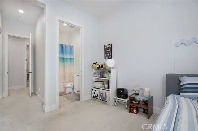 85 Spacial, Irvine CA: https://media.crmls.org/medias/2faae768-7684-4c0a-a859-be7c018d1dec.jpg