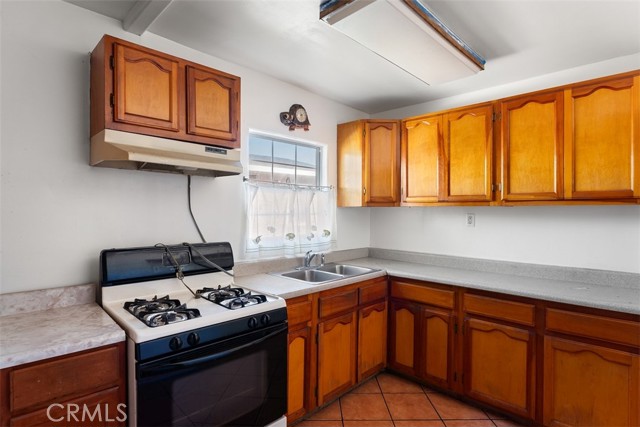 Detail Gallery Image 13 of 44 For 1343 S La Verne Ave, East Los Angeles,  CA 90022 - 2 Beds | 1 Baths