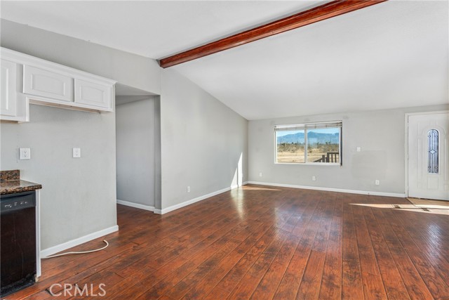 6320 Cholame Road, Phelan CA: https://media.crmls.org/medias/2facad55-391b-4b15-9c55-7f5c25cc2005.jpg