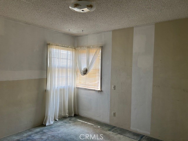 https://media.crmls.org/medias/2fad0f41-8e46-400a-81f6-127d0c63866d.jpg?preset=X-Large