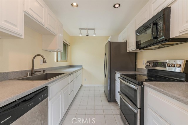 4652 Park Granada, Calabasas CA: https://media.crmls.org/medias/2fad46b6-451f-48a8-a2dd-8d52aae80e1e.jpg