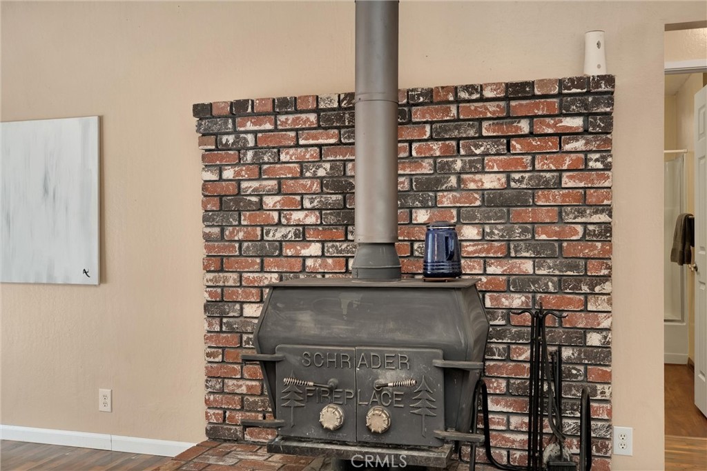 https://media.crmls.org/medias/2fad6cb2-8573-4c55-9100-d7fd619f0371.jpg?preset=X-Large