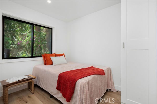 3189 S Bentley Avenue, Los Angeles CA: https://media.crmls.org/medias/2faf07b0-49c5-414f-bbd6-81afc07e516e.jpg