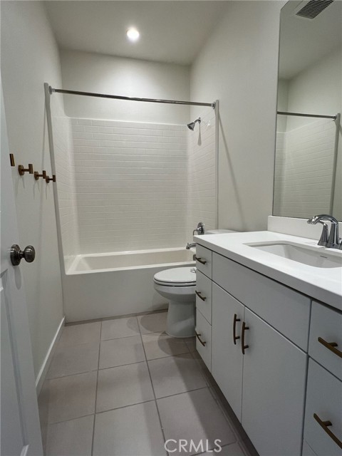 Detail Gallery Image 18 of 27 For 120 Trailing Comet, Irvine,  CA 92618 - 2 Beds | 2/1 Baths