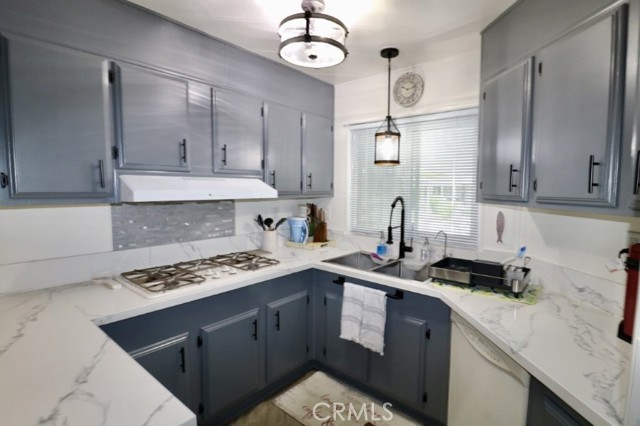 Detail Gallery Image 23 of 36 For 14044 Lake Glen Dr #38,  La Mirada,  CA 90638 - 2 Beds | 2 Baths