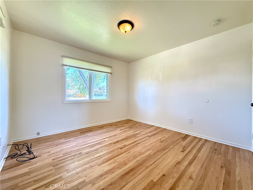 https://media.crmls.org/medias/2fb03bd3-ea64-4db4-bc27-ad78c94a0f39.jpg?preset=X-Large