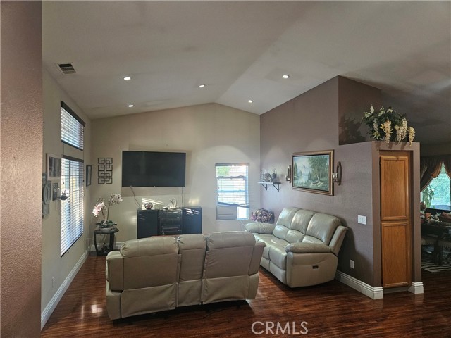 3320 Kipper Court, Lancaster CA: https://media.crmls.org/medias/2fb04355-5eef-4a9a-9d24-a97896d02fc6.jpg