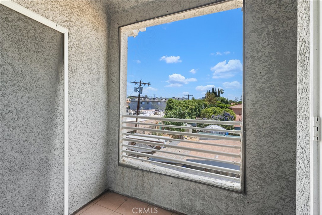 https://media.crmls.org/medias/2fb0d814-4a9b-45fd-a2e5-528daae421cd.jpg?preset=X-Large