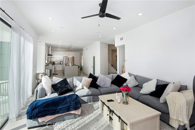 Detail Gallery Image 16 of 42 For 22254 Dumetz Rd, Woodland Hills,  CA 91364 - 5 Beds | 4 Baths