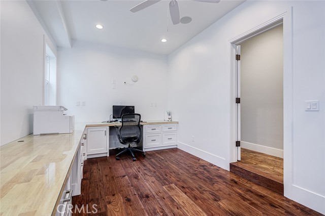 1833 8th Street, Manhattan Beach CA: https://media.crmls.org/medias/2fb23b22-5fe2-425f-b53b-944e2d1d76fb.jpg