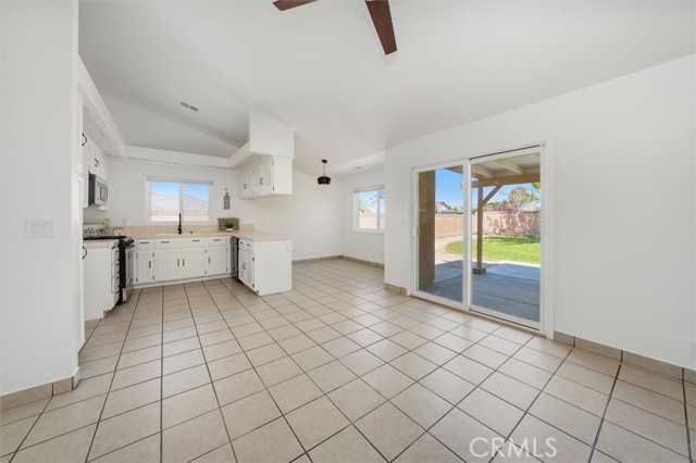 Detail Gallery Image 7 of 35 For 44632 17th, Lancaster,  CA 93534 - 5 Beds | 2 Baths