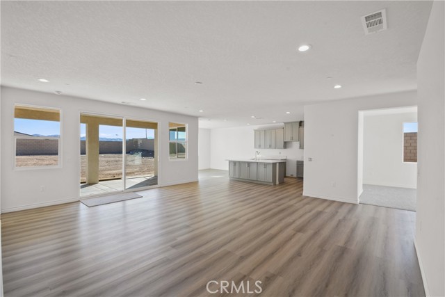 Detail Gallery Image 2 of 9 For 7113 Milton Ave, Hesperia,  CA 92345 - 3 Beds | 2 Baths