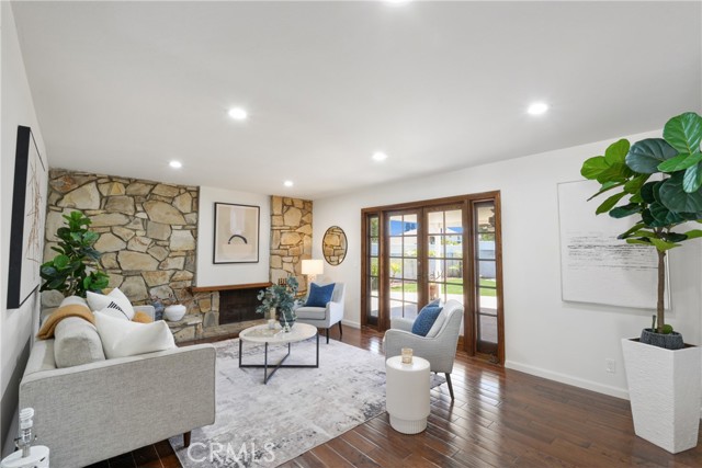 16091 Gold Circle, Huntington Beach CA: https://media.crmls.org/medias/2fb37b4b-62e8-416d-b988-4baaf581e34e.jpg