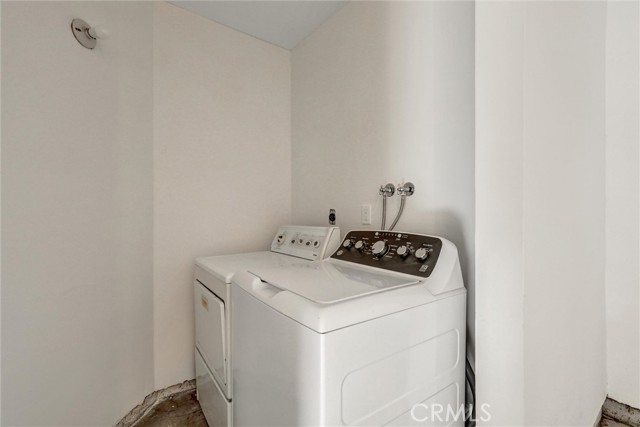 905 Powell Court, Costa Mesa CA: https://media.crmls.org/medias/2fb3bb73-8581-4896-b878-62b68f9b0bb4.jpg