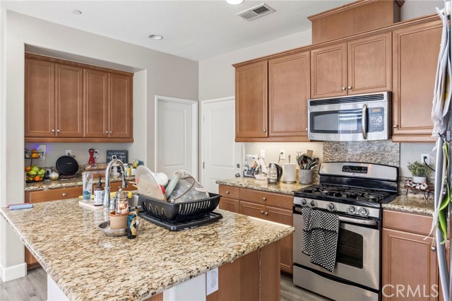 15530 Bonsai Way, Tustin CA: https://media.crmls.org/medias/2fb4138c-64c5-4ac1-8f09-4a7a79b9584c.jpg