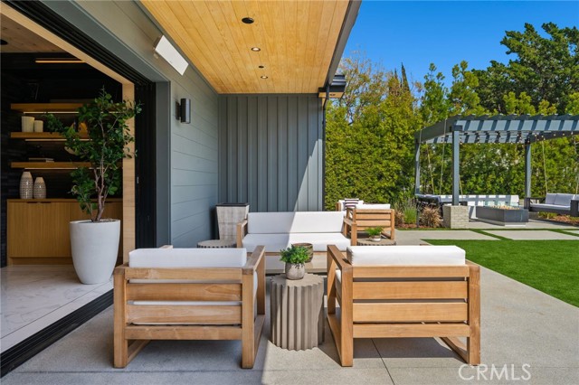 Detail Gallery Image 35 of 51 For 13008 Huston St, Sherman Oaks,  CA 91423 - 5 Beds | 6/1 Baths