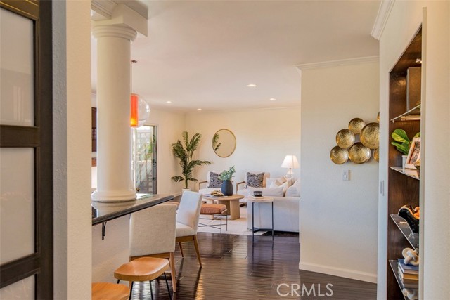 Detail Gallery Image 5 of 36 For 8400 De Longpre Ave #215,  West Hollywood,  CA 90069 - 2 Beds | 2 Baths