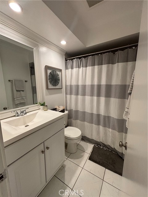 Detail Gallery Image 11 of 18 For 10633 Kinnard Ave #1,  Los Angeles,  CA 90024 - 2 Beds | 2 Baths