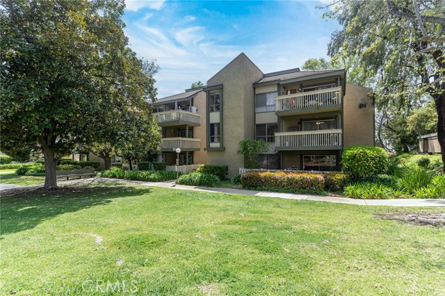 Detail Gallery Image 1 of 28 For 801 Pinetree Cir #25,  Thousand Oaks,  CA 91360 - 2 Beds | 1 Baths