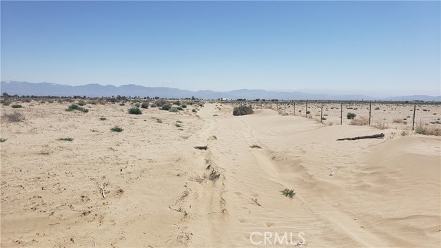 80 E Ave I, Lancaster CA: https://media.crmls.org/medias/2fb633b8-3a60-482c-8454-907322002587.jpg
