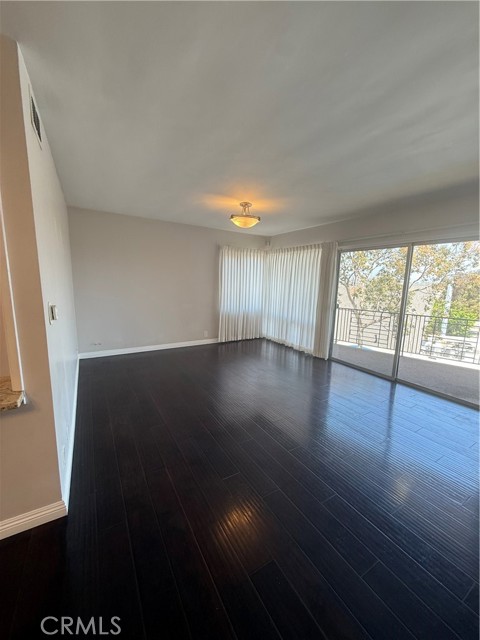 Detail Gallery Image 3 of 14 For 3829 Don Tomaso Dr #4,  Los Angeles,  CA 90008 - 2 Beds | 2 Baths