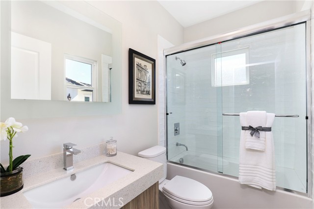 6 Oakmont Street, Phillips Ranch CA: https://media.crmls.org/medias/2fb6e7f2-8de9-411b-bde3-6b1e1382da52.jpg