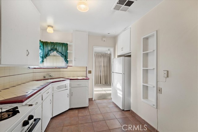2486 Belle Street, San Bernardino CA: https://media.crmls.org/medias/2fb7b60d-3591-4e99-950d-d48f560a788a.jpg