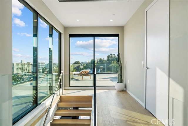 1947 Glencoe Way, Los Angeles CA: https://media.crmls.org/medias/2fb89aaf-04fc-4a80-a796-f9438603ea6a.jpg