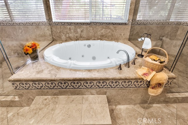 22349 Dolorosa Street, Woodland Hills CA: https://media.crmls.org/medias/2fb8b3a3-d913-4a55-abed-2d5cc5e4d41a.jpg