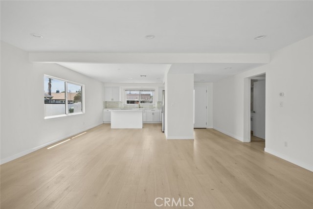7750 Eton Avenue, Canoga Park CA: https://media.crmls.org/medias/2fb91296-0f40-4e9d-9382-408af2127728.jpg