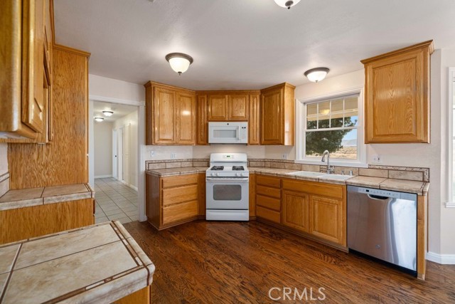Detail Gallery Image 5 of 38 For 7582 Elder Ave, Rosamond,  CA 93560 - 3 Beds | 2 Baths