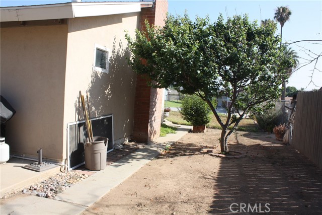 6400 Tournament Drive, Jurupa Valley CA: https://media.crmls.org/medias/2fba663d-bce8-4e42-a074-3e95fdbd7f68.jpg