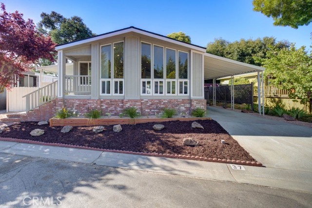 37 Via Santa Barbara, Paso Robles CA: https://media.crmls.org/medias/2fba7fe1-043c-425b-8944-6c766d6b3277.jpg