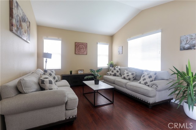 17581 Cedarwood Drive, Riverside CA: https://media.crmls.org/medias/2fbae015-8988-42fe-9fd6-a06482318e36.jpg