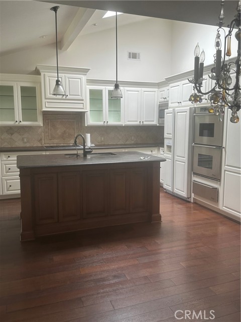 18 Skysail Drive, Corona del Mar CA: https://media.crmls.org/medias/2fbae024-4d5b-44fa-93fb-8d3a791382f4.jpg