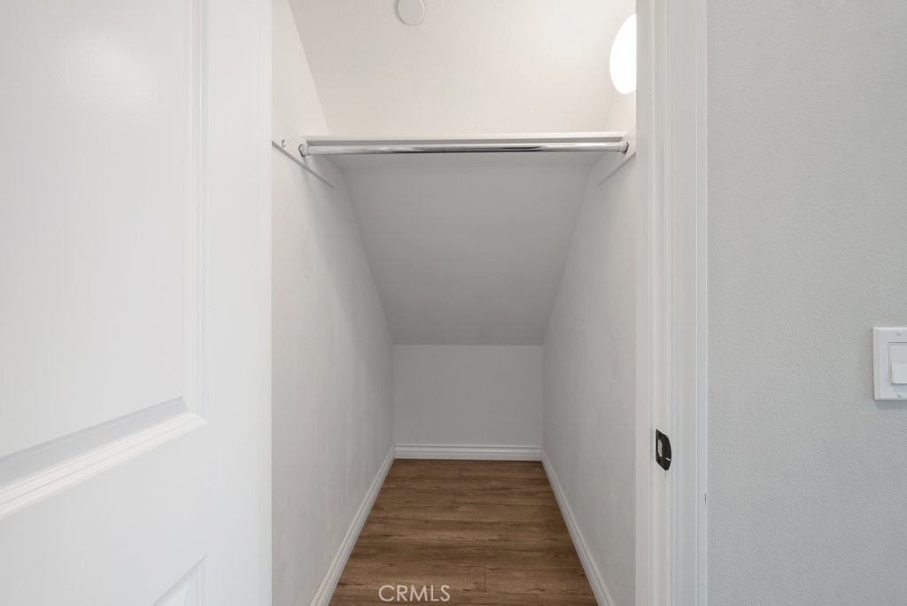 https://media.crmls.org/medias/2fbaffbd-ef3c-4ec0-888a-188df25e5b91.jpg?preset=X-Large