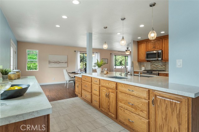 Detail Gallery Image 13 of 37 For 1330 via Christina, Vista,  CA 92084 - 3 Beds | 2 Baths