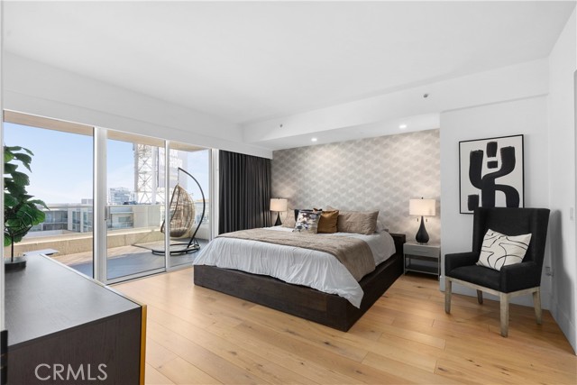 6250 Hollywood Boulevard, Los Angeles CA: https://media.crmls.org/medias/2fbbace0-f3f2-45fe-a5e3-8bd51d068309.jpg