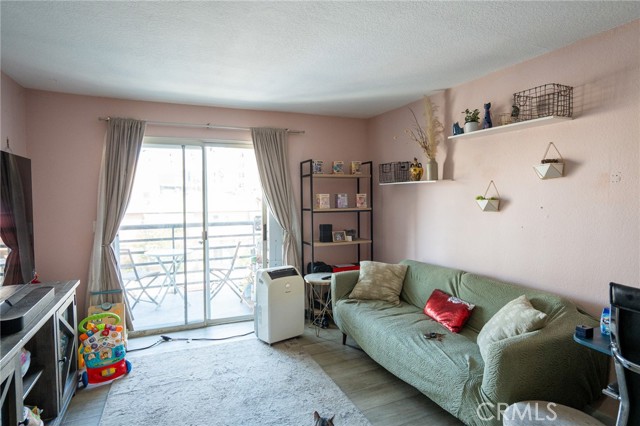 Detail Gallery Image 2 of 17 For 327 Chestnut Ave #201,  Long Beach,  CA 90802 - 2 Beds | 2 Baths