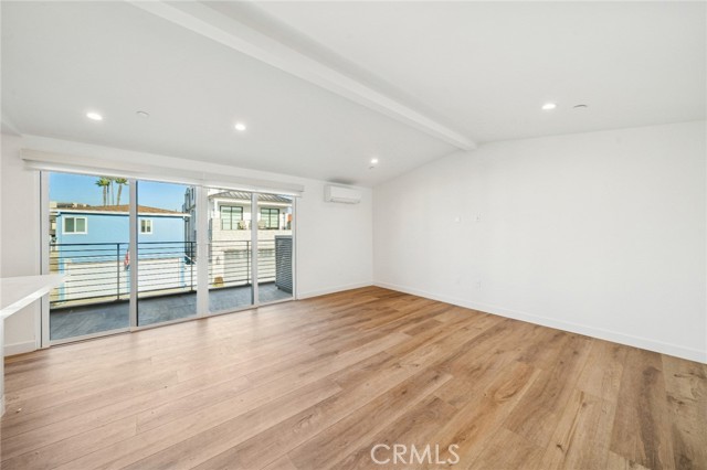 Detail Gallery Image 6 of 13 For 212 40th St #B,  Newport Beach,  CA 92663 - 1 Beds | 1 Baths