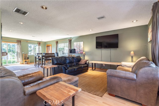 Detail Gallery Image 6 of 33 For 16728 Celtic, Granada Hills,  CA 91344 - 3 Beds | 2 Baths