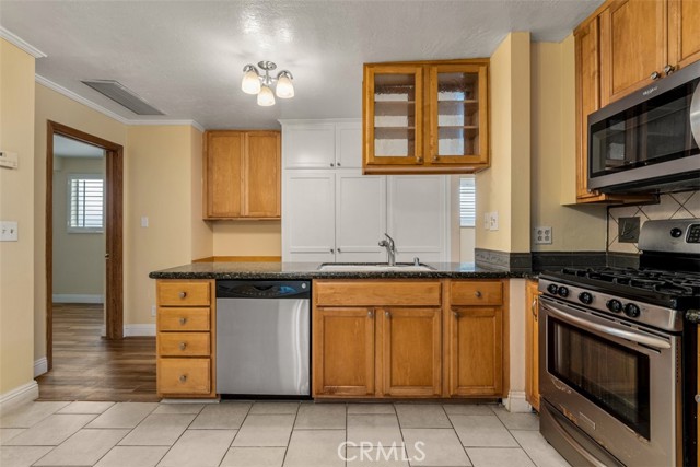55 B Surfside Avenue, Surfside CA: https://media.crmls.org/medias/2fbd4adc-d122-4588-a87a-326ac399f7cb.jpg