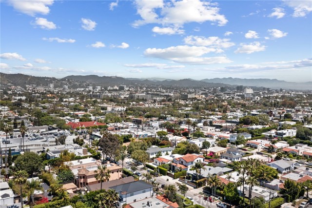 535 N Sierra Bonita Avenue, Los Angeles CA: https://media.crmls.org/medias/2fbe5aac-dcd5-4697-9a05-0aac3908aeb5.jpg