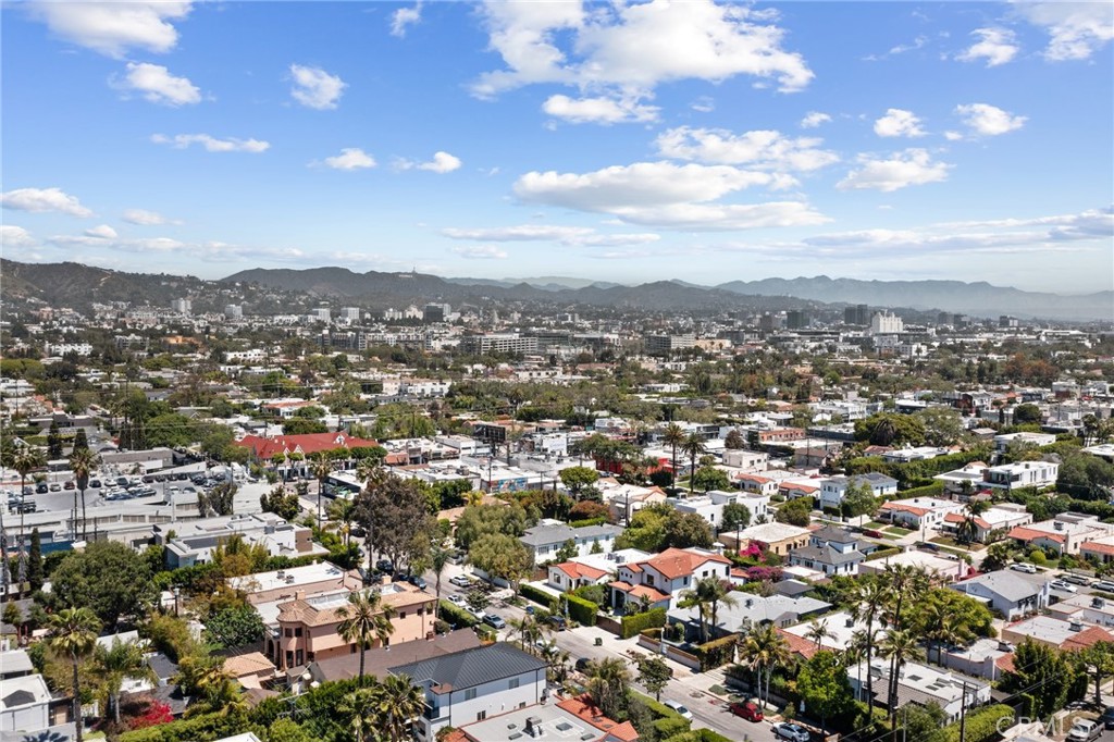 https://media.crmls.org/medias/2fbe5aac-dcd5-4697-9a05-0aac3908aeb5.jpg?preset=X-Large