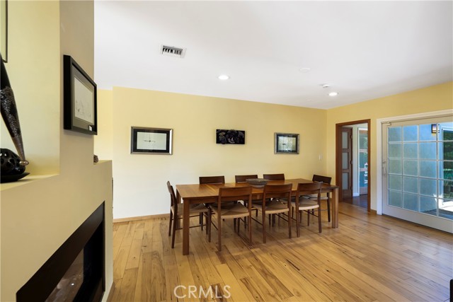 Detail Gallery Image 31 of 56 For 10707 Rochester, Los Angeles,  CA 90024 - 3 Beds | 3 Baths